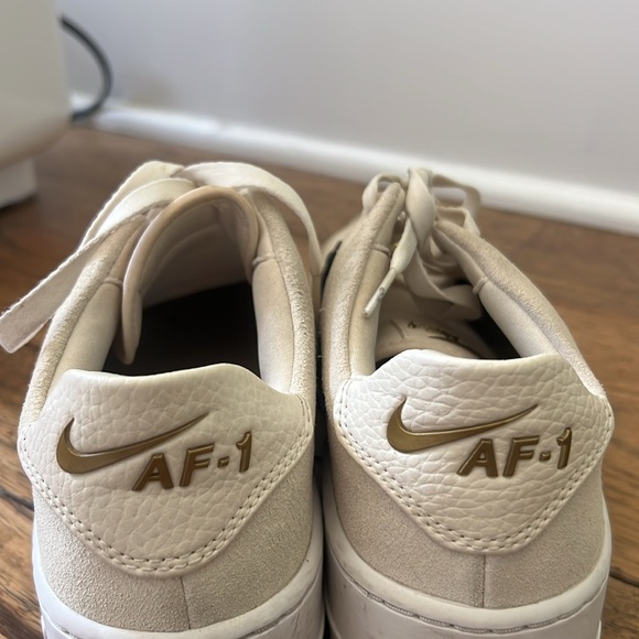 Nike Air Force 1 Sage Low LX with Double-Layered Swoosh - Picture 3 of 4